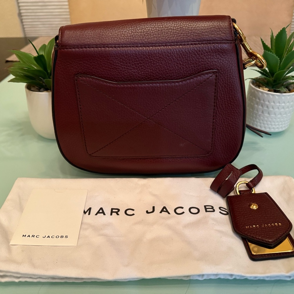 Marc Jacob’s Recruit Nomad Burgundy Leather Crossbody Bag - Picture 2 of 10